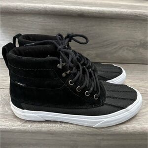 Men's 9 Women's 10.5 Van's